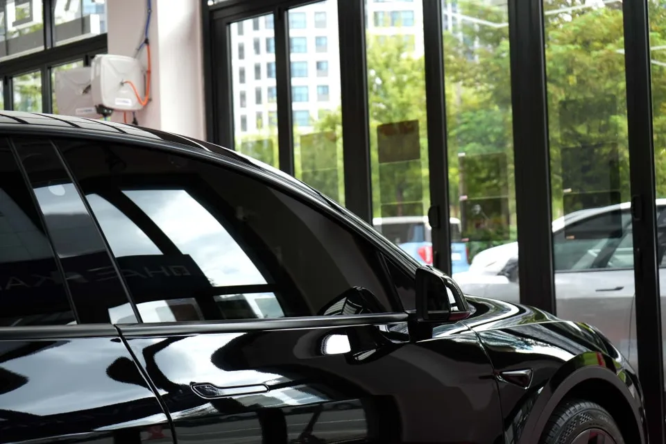 Tesla Model Y ambient lighting - Tesla Model Y Ambient Lighting Review: Enhanced Interior Mood photo 3