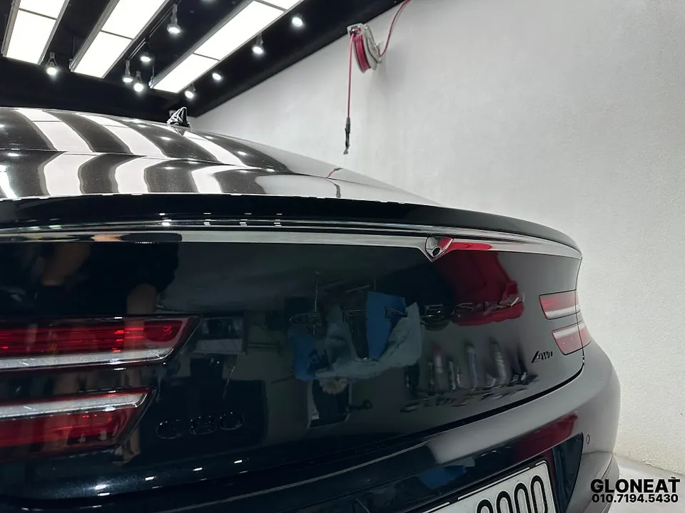 Genesis G80のカーラッピング事例|クロームパーツをブラック化 施工写真 3-1