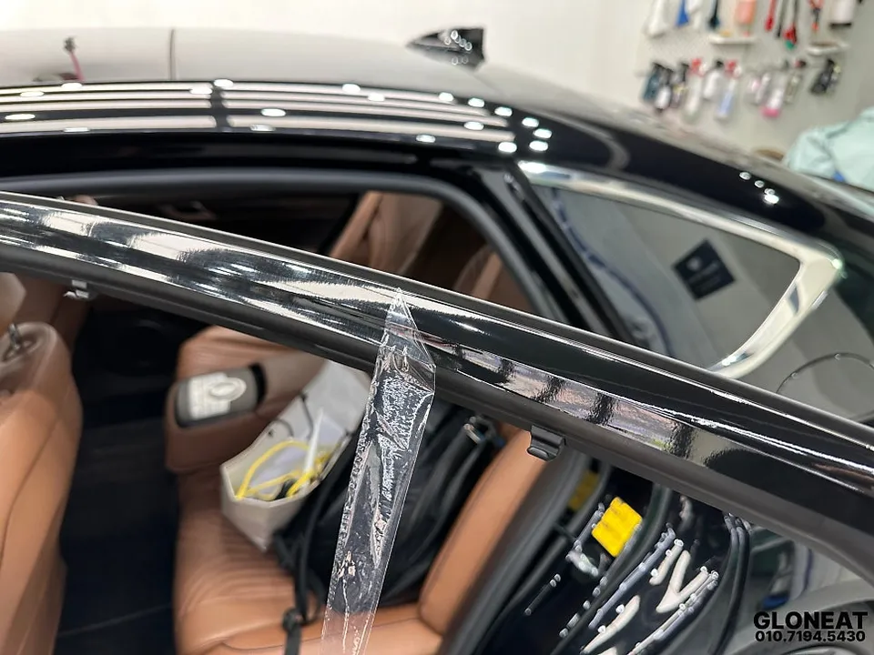Genesis G80のカーラッピング事例|クロームパーツをブラック化 施工写真 3-2