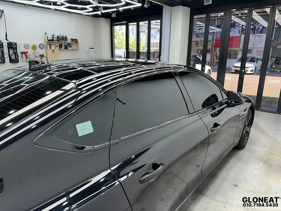 Genesis G80のカーラッピング事例|クロームパーツをブラック化 施工写真 2-3