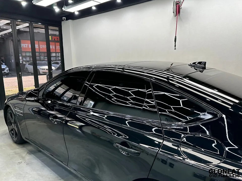Genesis G80のカーラッピング事例|クロームパーツをブラック化 施工写真 3-3