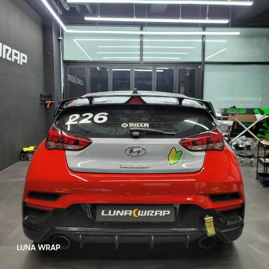 Hyundai Veloster Nのカーラッピング事例|カキグリーン 施工写真 3-1