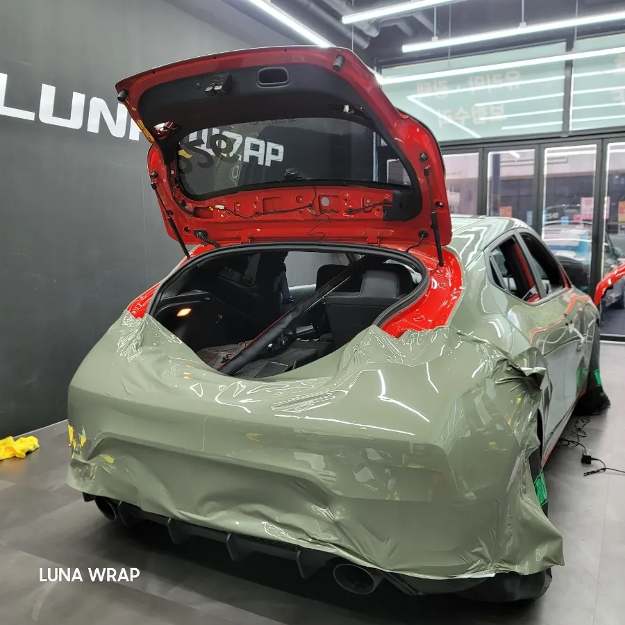 Hyundai Veloster Nのカーラッピング事例|カキグリーン 施工写真 1-3