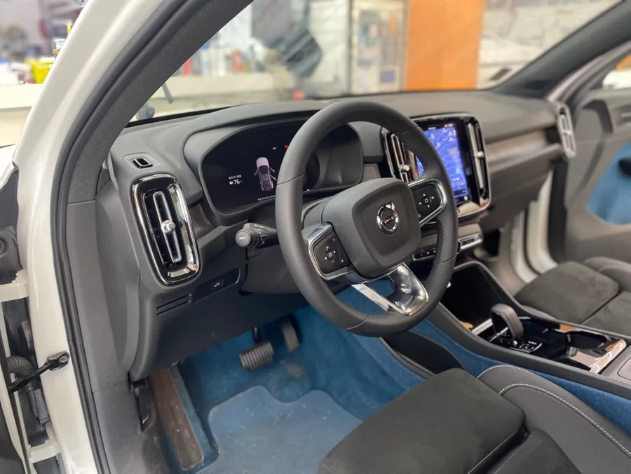 Volvo C40 Rechargeのカーフィルム施工事例 施工写真 1-2