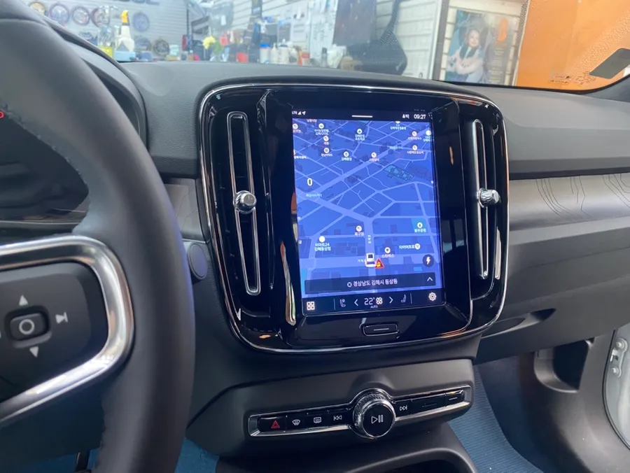 Volvo C40 Rechargeのカーフィルム施工事例 施工写真 2-2
