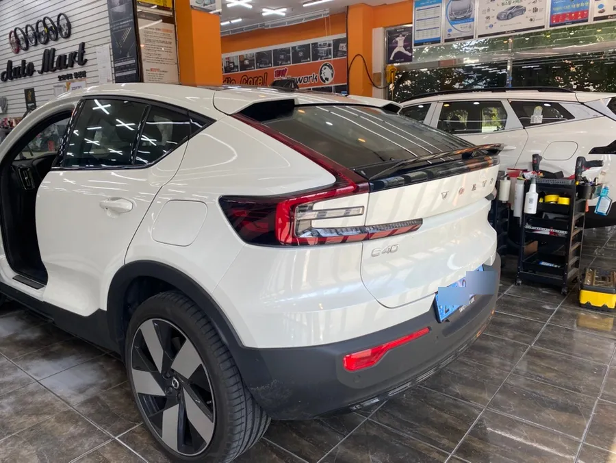 Volvo C40 Rechargeのカーフィルム施工事例 施工写真 3-2