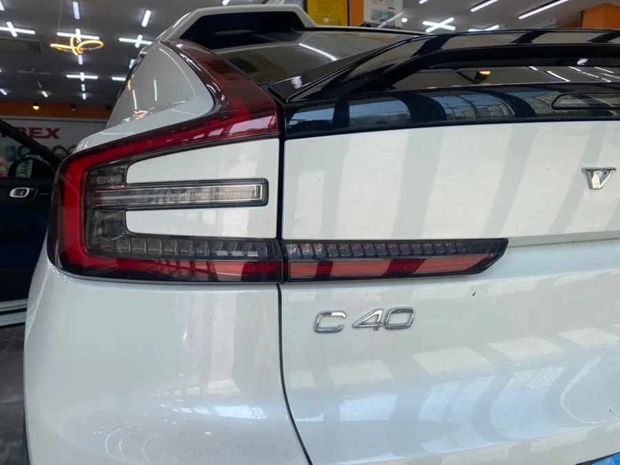 Volvo C40 Rechargeのカーフィルム施工事例 施工写真 1-3