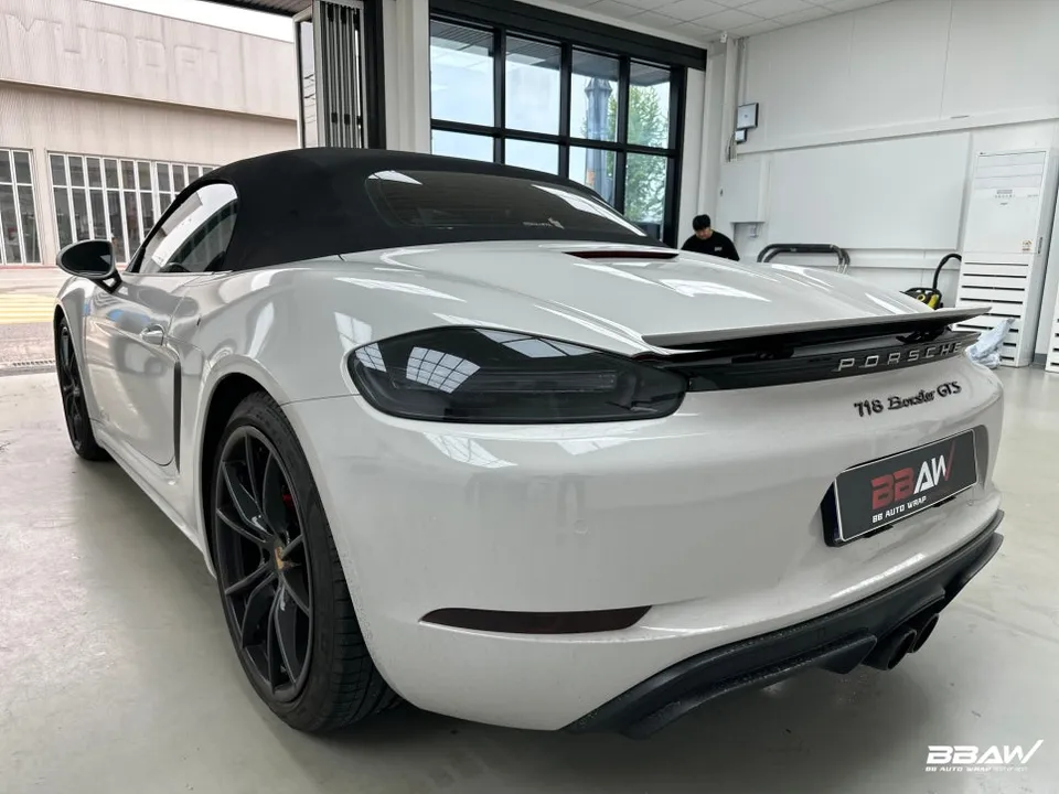ポルシェ 718 Boxsterのカーラッピング事例｜費用目安・仕上がり 写真