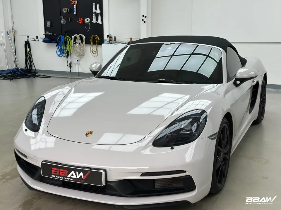 ポルシェ 718 Boxsterのカーラッピング事例|費用目安・仕上がり 施工写真 3-1