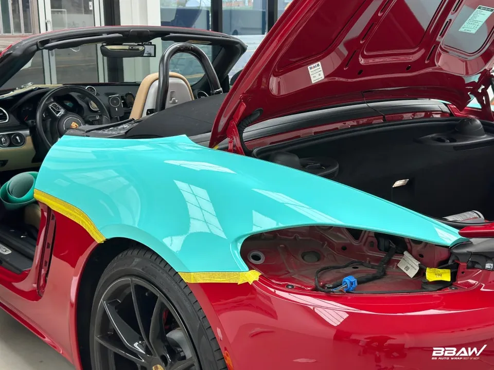ポルシェ 718 Boxsterのカーラッピング事例|費用目安・仕上がり 施工写真 1-2