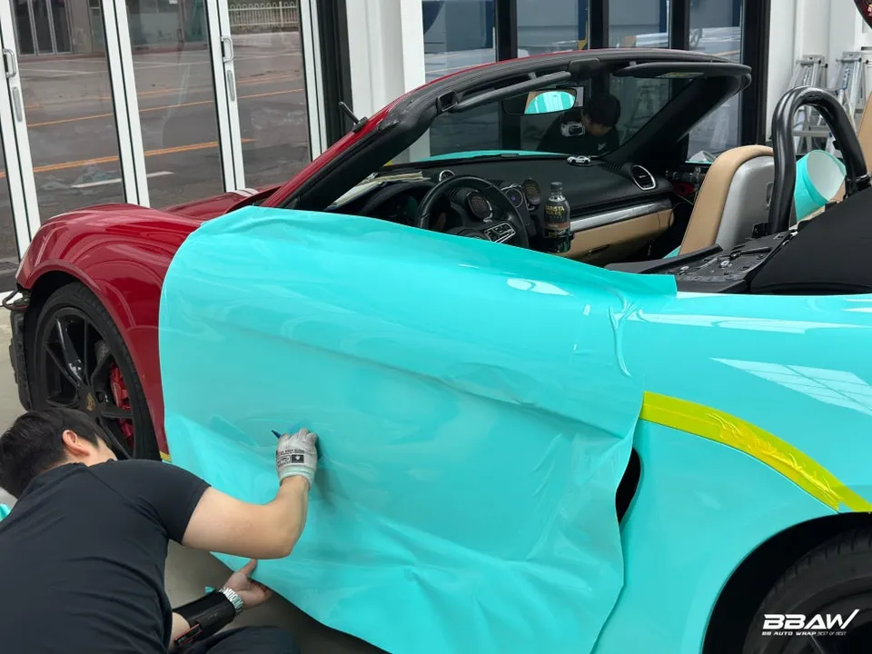 ポルシェ 718 Boxsterのカーラッピング事例|費用目安・仕上がり 施工写真 2-2