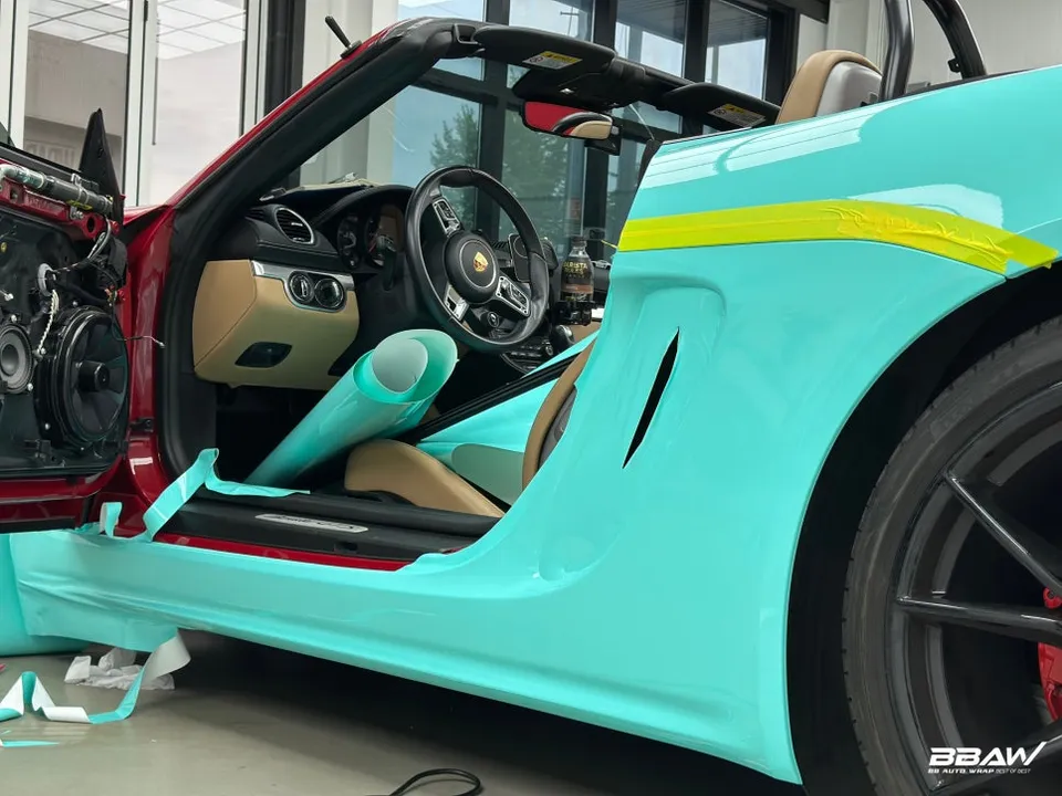 ポルシェ 718 Boxsterのカーラッピング事例|費用目安・仕上がり 施工写真 3-2