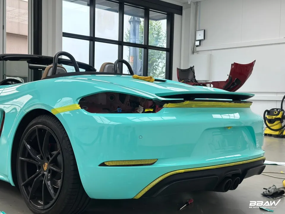 ポルシェ 718 Boxsterのカーラッピング事例|費用目安・仕上がり 施工写真 3-3