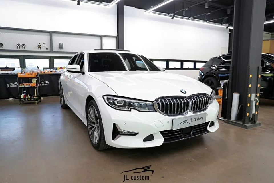 BMW 3 Series ambient lighting installation result