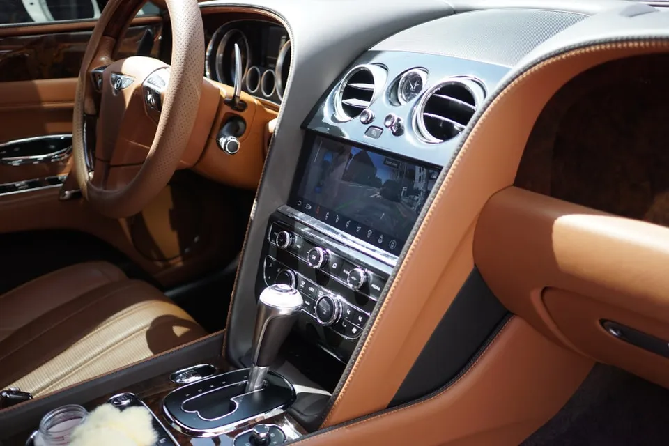 Bentley Flying Spur surround view camera - Bentley Flying Spur Surround View Camera Review photo 4
