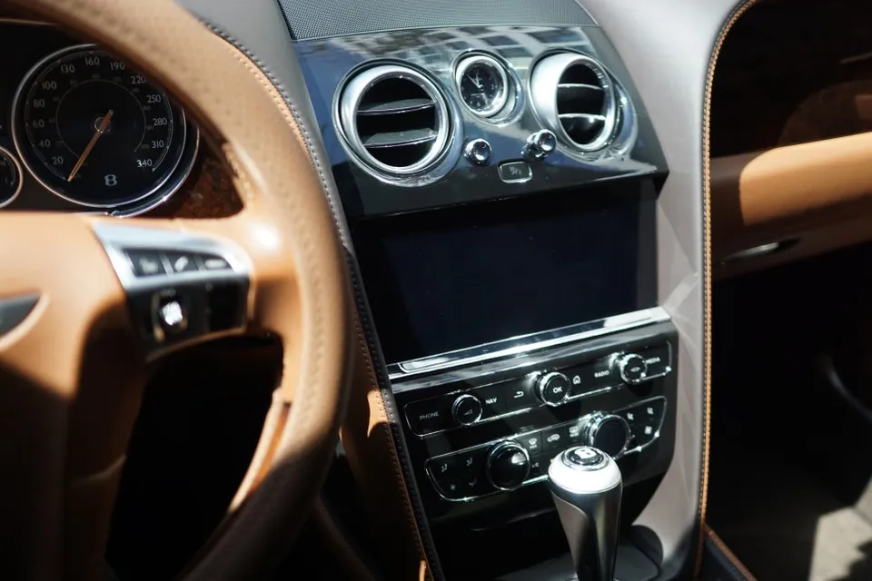 Bentley Flying Spur surround view camera - Bentley Flying Spur Surround View Camera Review photo 6