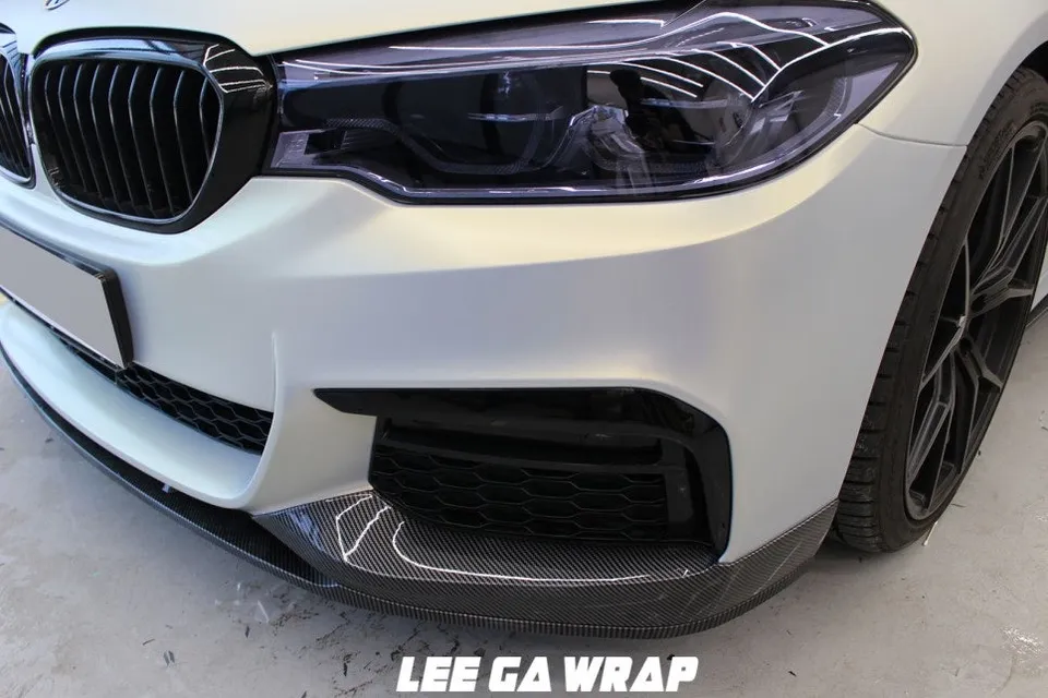 BMW 5 Seriesのカーラッピング事例|ヘルグリーンの魅力 施工写真 2-3