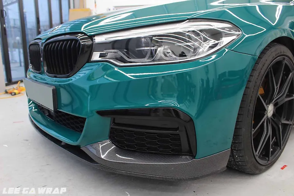 BMW 5 Seriesのカーラッピング事例|ヘルグリーンの魅力 施工写真 3-3