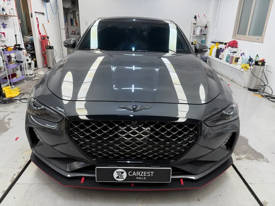 Genesis G70のカーラッピング事例：サテンブラックの魅力 施工写真 2-2