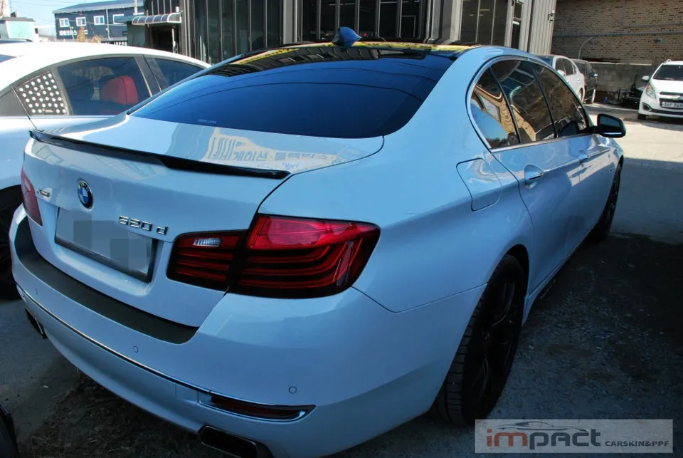 BMW 5 Seriesのカーラッピング事例|費用目安・仕上がり 施工写真 3-2