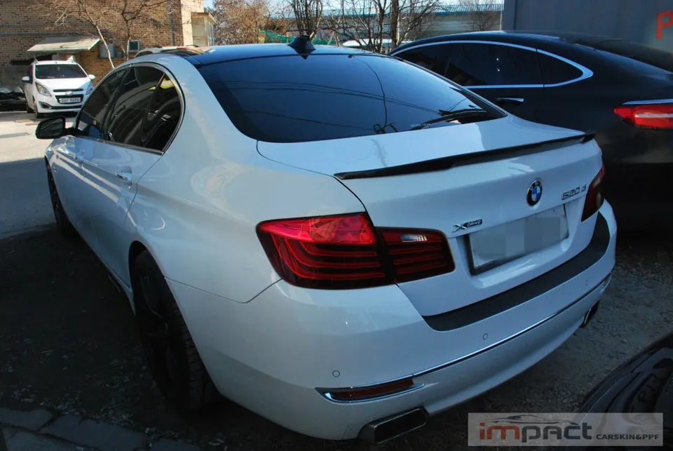 BMW 5 Seriesのカーラッピング事例|費用目安・仕上がり 施工写真 1-3
