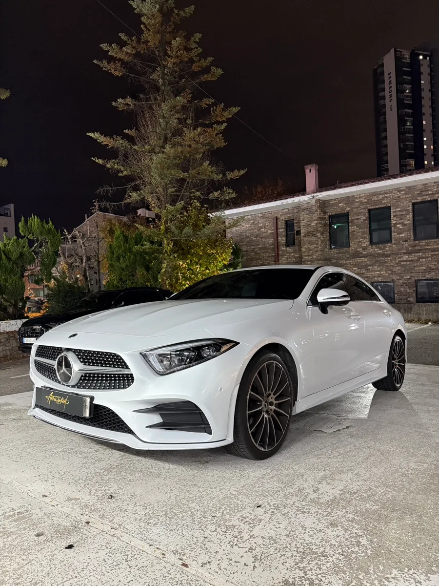 Mercedes-Benz CLSのカーラッピング事例|ホワイトパールへの変身 施工写真 3-2