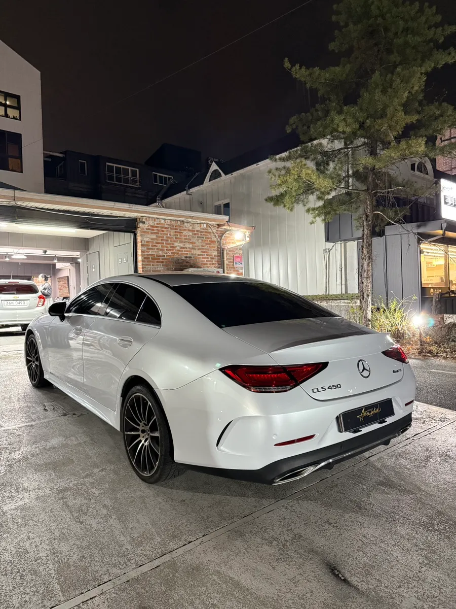 Mercedes-Benz CLSのカーラッピング事例|ホワイトパールへの変身 施工写真 2-3