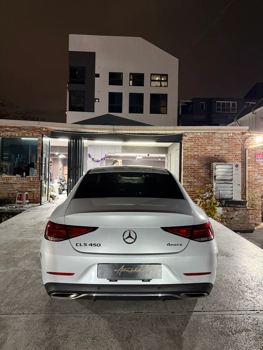 Mercedes-Benz CLSのカーラッピング事例|ホワイトパールへの変身 施工写真 3-3