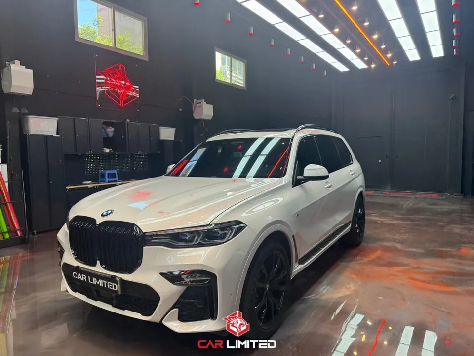 BMW X5のカーラッピング事例|クロームブラック化 施工写真 3-2
