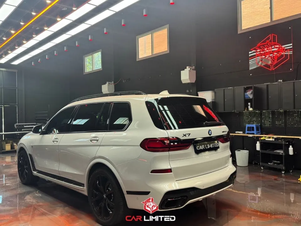 BMW X5のカーラッピング事例|クロームブラック化 施工写真 2-3