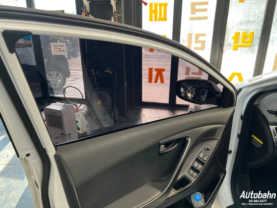 Hyundai Elantraのカーフィルム施工事例｜費用目安・仕上がり 施工写真 2-2