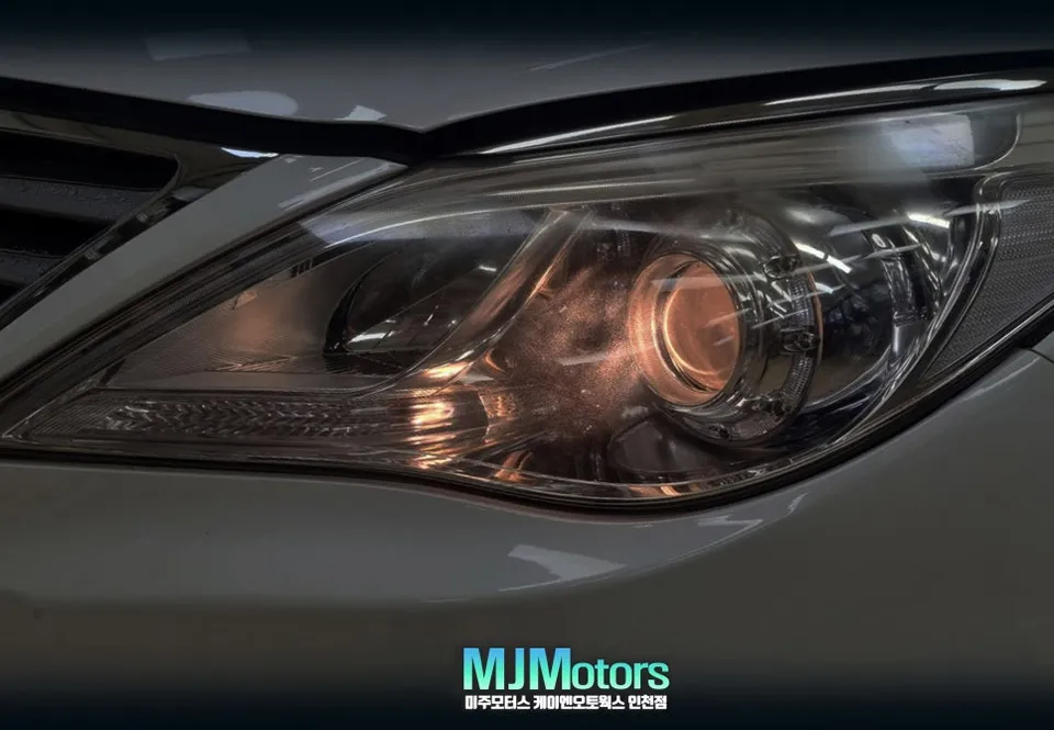 Hyundai Azera LED Upgrade Review: Bravio Headlights Before
