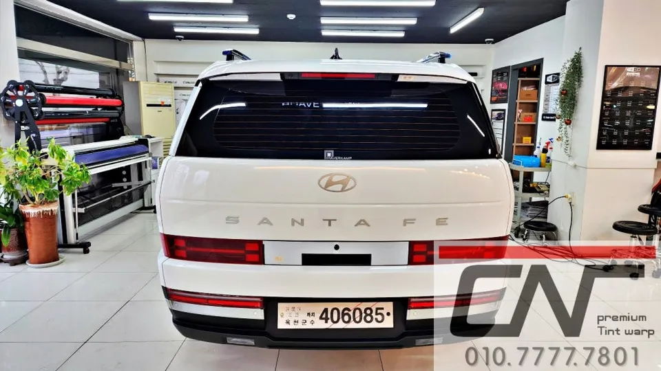 Hyundai Santa Feのカーフィルム施工事例|費用目安・仕上がり 施工写真 2-3