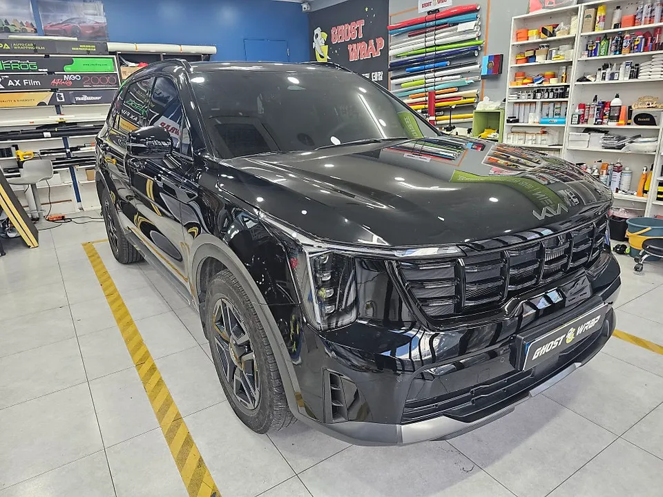 Kia Sorento MQ4のカーラッピング事例 施工写真 4-2