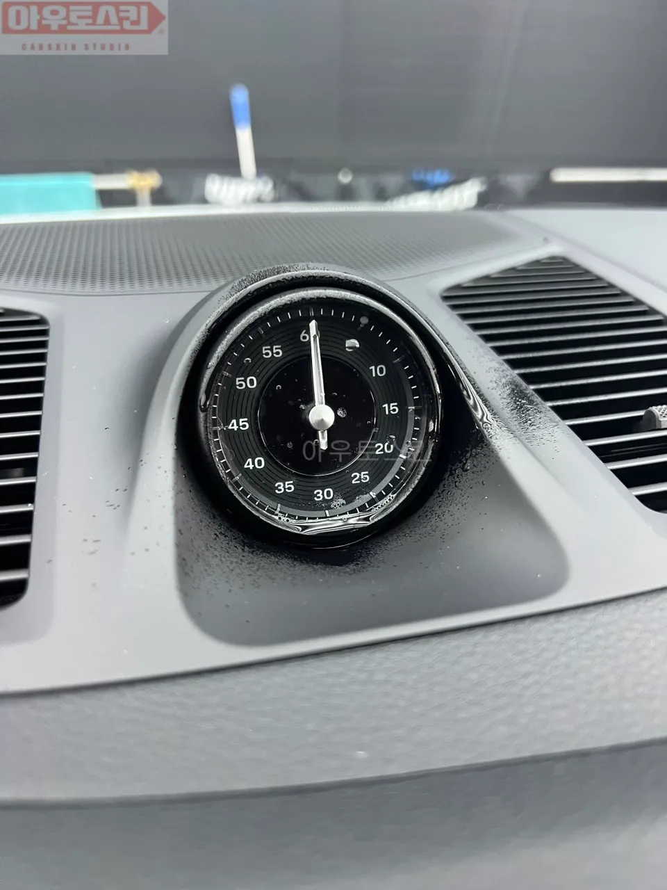Porsche CayenneのPPF施工事例｜ハイグロスの傷防止 施工写真 3-1