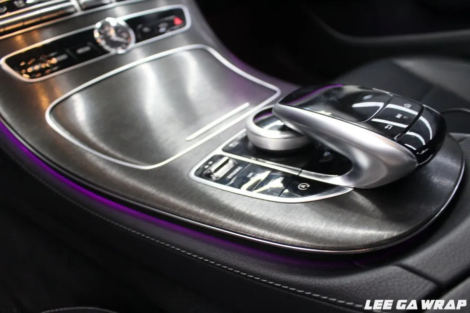 Mercedes-Benz E-Classのカーラッピング事例 施工写真 1-3