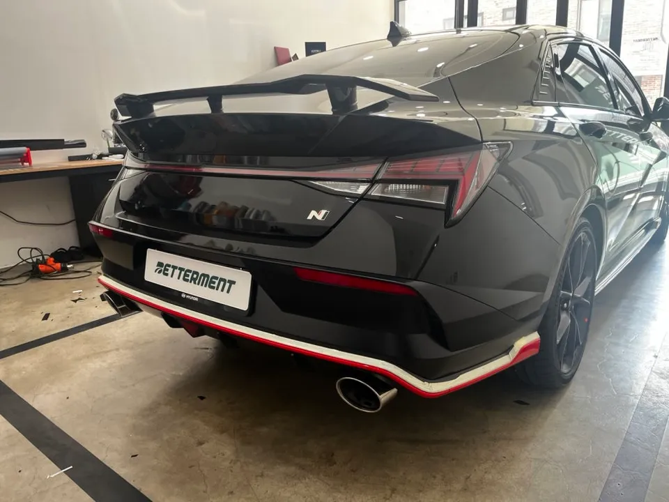 Hyundai Elantra N vinyl wrap - Hyundai Elantra N Vinyl Wrap Review: All-Black Transformation photo 5