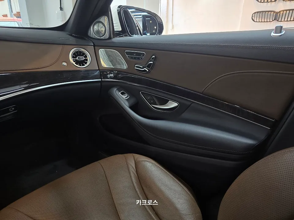 Mercedes-Benz S-Classのカーラッピング事例|費用目安・仕上がり 施工写真 2-2