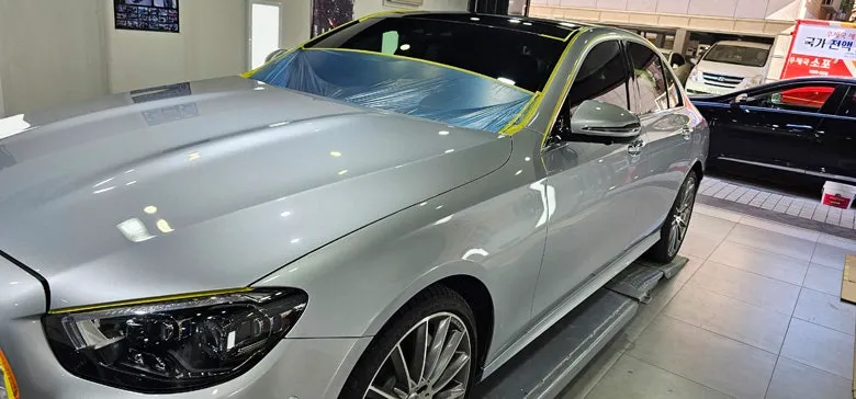 Mercedes-Benz E-Classのガラスコーティング事例|費用目安・仕上がり 施工写真 3-1
