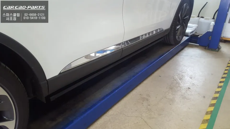 Lincoln Aviator body kit - Lincoln Aviator Electric Side Steps Review — Enhanced Safety & Lu photo 3
