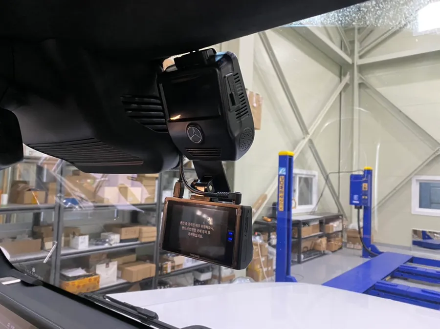 Mercedes-Benz G63 AMG dash cam - Mercedes-Benz G63 AMG Dash Cam Installation: Premium iNavi Upgrad photo 4