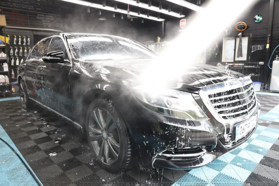 Mercedes-Benz S-Classのガラスコーティング事例｜費用目安・仕上がり 施工写真 3-1