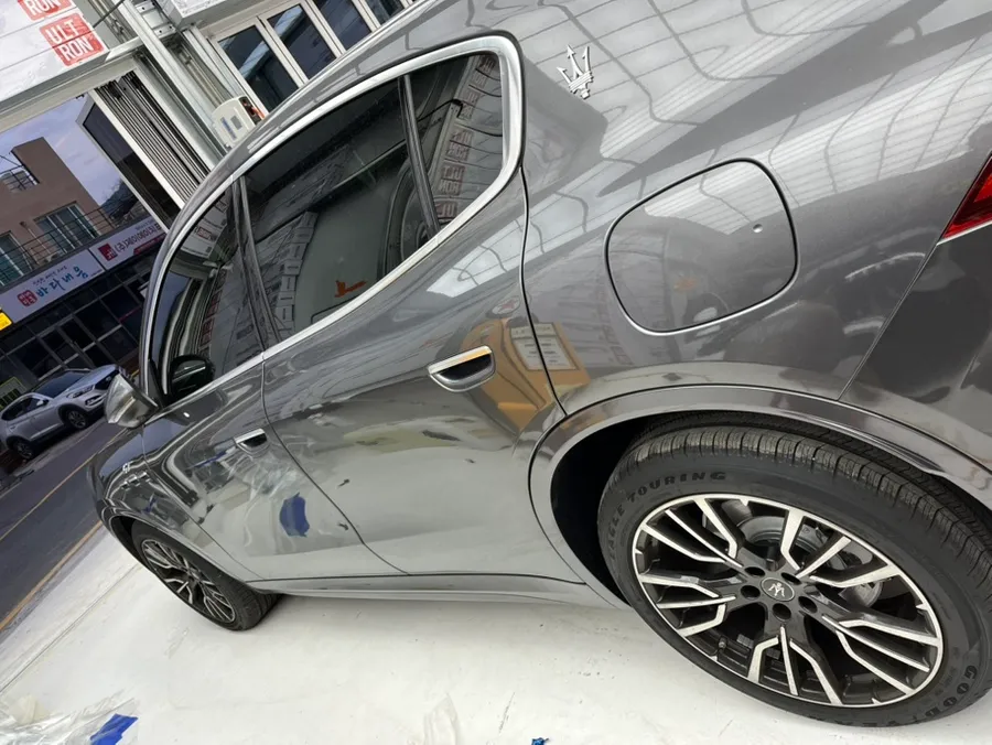Maserati GrecaleのPPF施工事例 施工写真 6