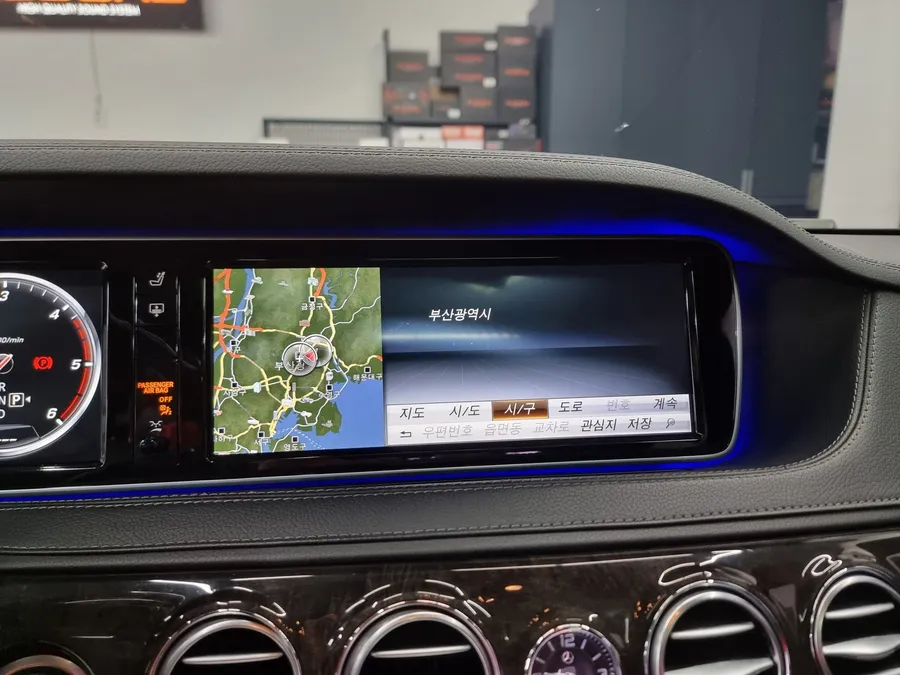 Mercedes-Benz S-Class W222のAndroid Auto・CarPlay取付事例 施工写真 4-1