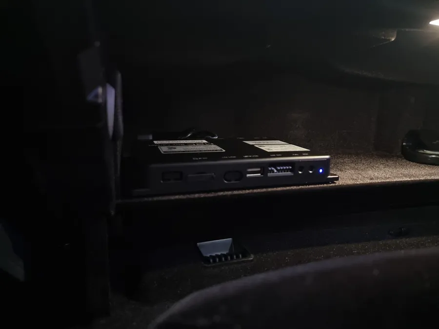 Mercedes-Benz S-Class W222のAndroid Auto・CarPlay取付事例 施工写真 1-2