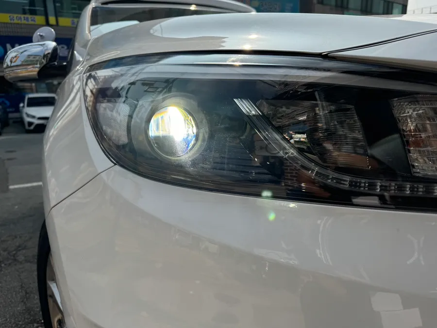 Kia Carnival KA4 lighting upgrade - Kia Carnival KA4 Lighting Upgrade Review: Brighter D1S Bulbs photo 3