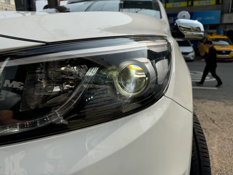 Kia Carnival KA4 lighting upgrade - Kia Carnival KA4 Lighting Upgrade Review: Brighter D1S Bulbs photo 4
