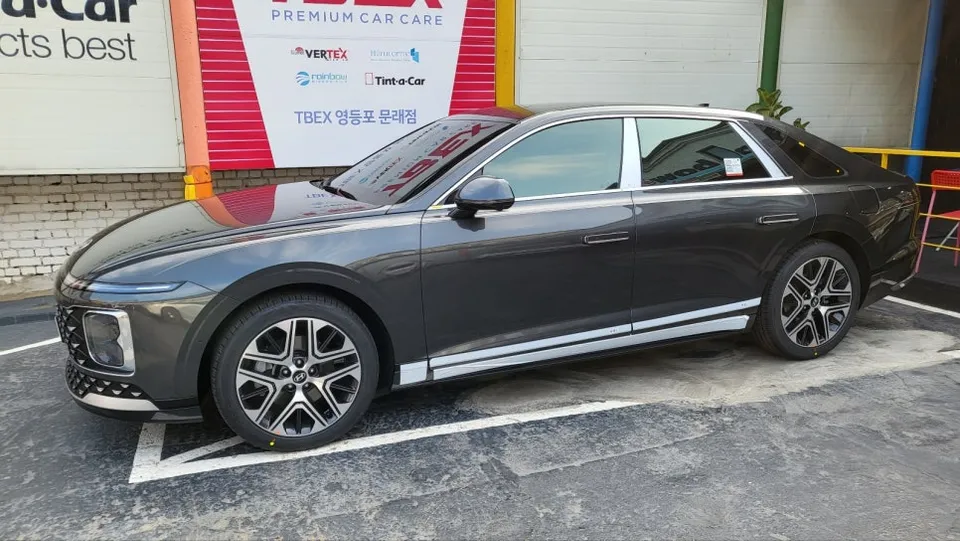 Hyundai Azeraのカーフィルム施工事例 施工写真 2