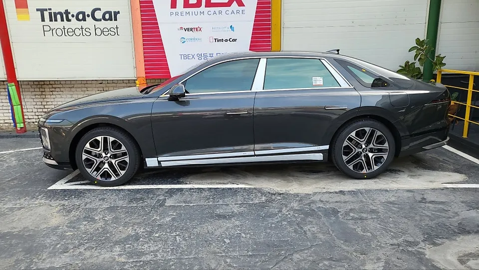 Hyundai Azeraのカーフィルム施工事例 施工写真 3