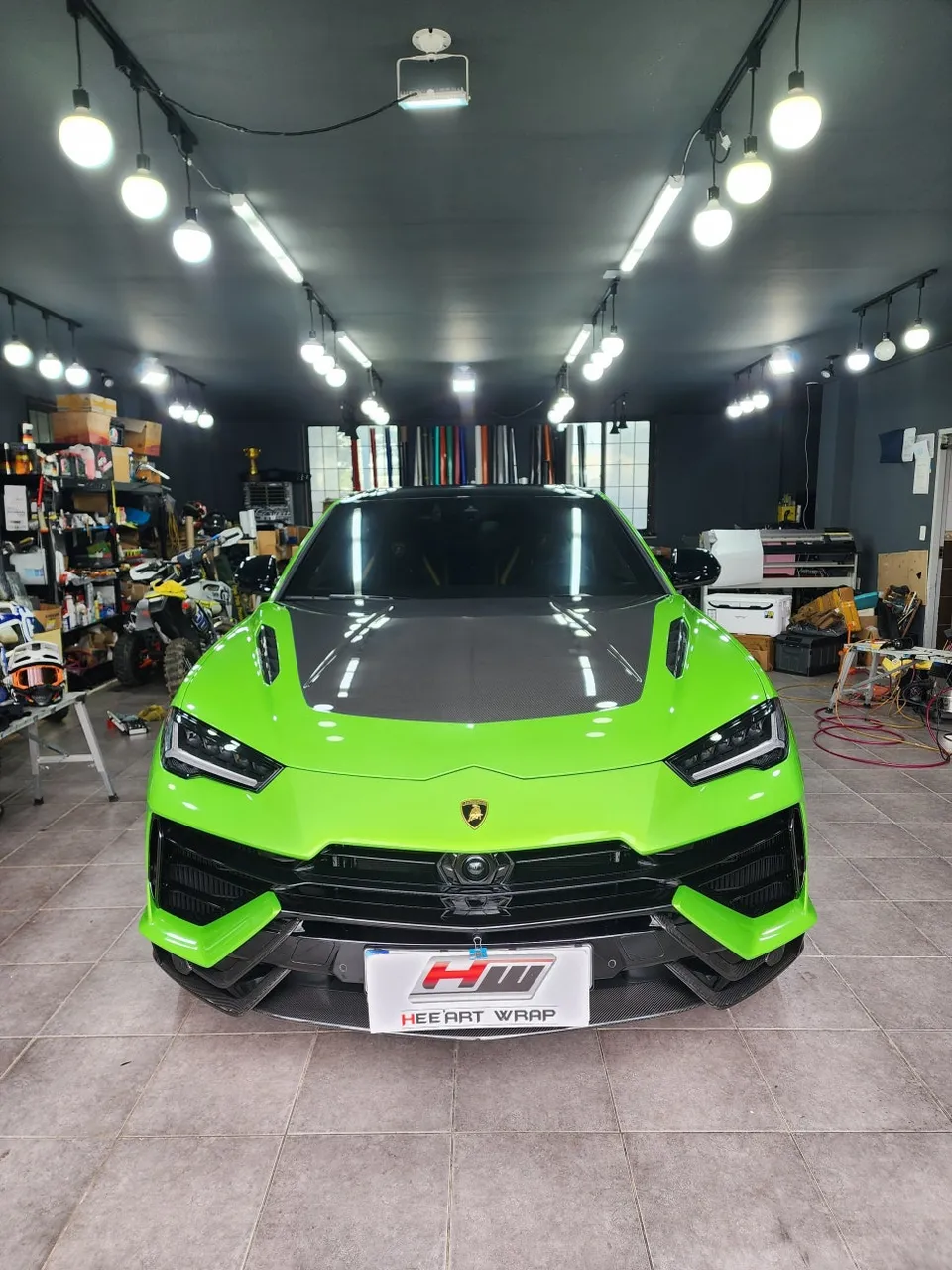 Lamborghini Urusのカーラッピング事例｜費用目安・仕上がり 写真